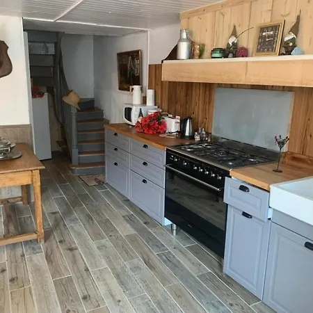 Le Des Nains Nyaraló