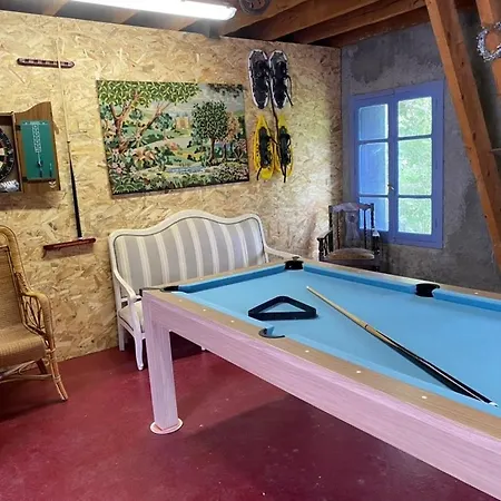 Le Des Nains Nyaraló