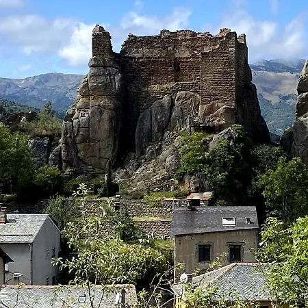 Le Des Nains Nyaraló