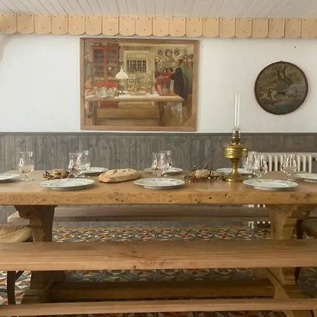 Le Des Nains Nyaraló